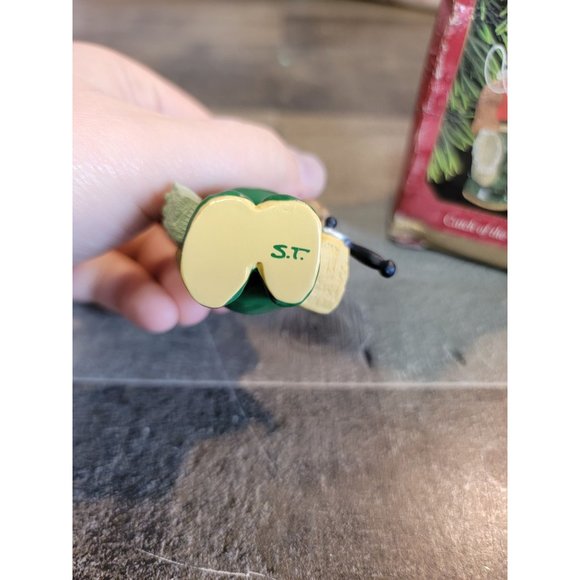 Hallmark Catch of the day 1997 beaver fishing ornament xmas - Picture 5 of 5